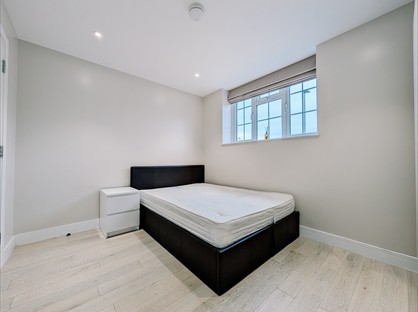 Studio Flat, Gunnersbury Avenue, W5