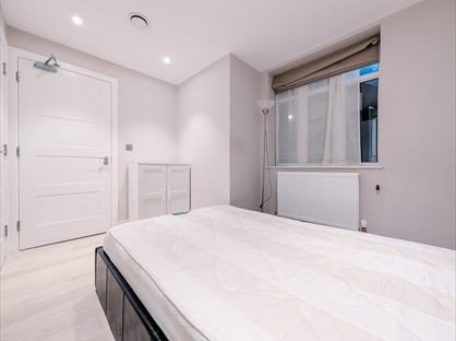 Studio Flat, Gunnersbury Avenue, W5