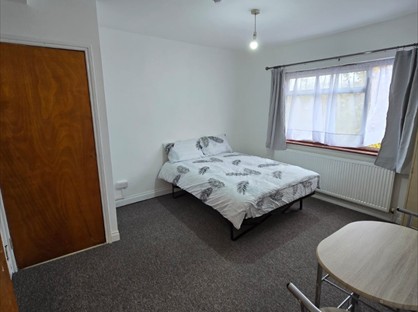 Studio Flat, Belmont Road, N15