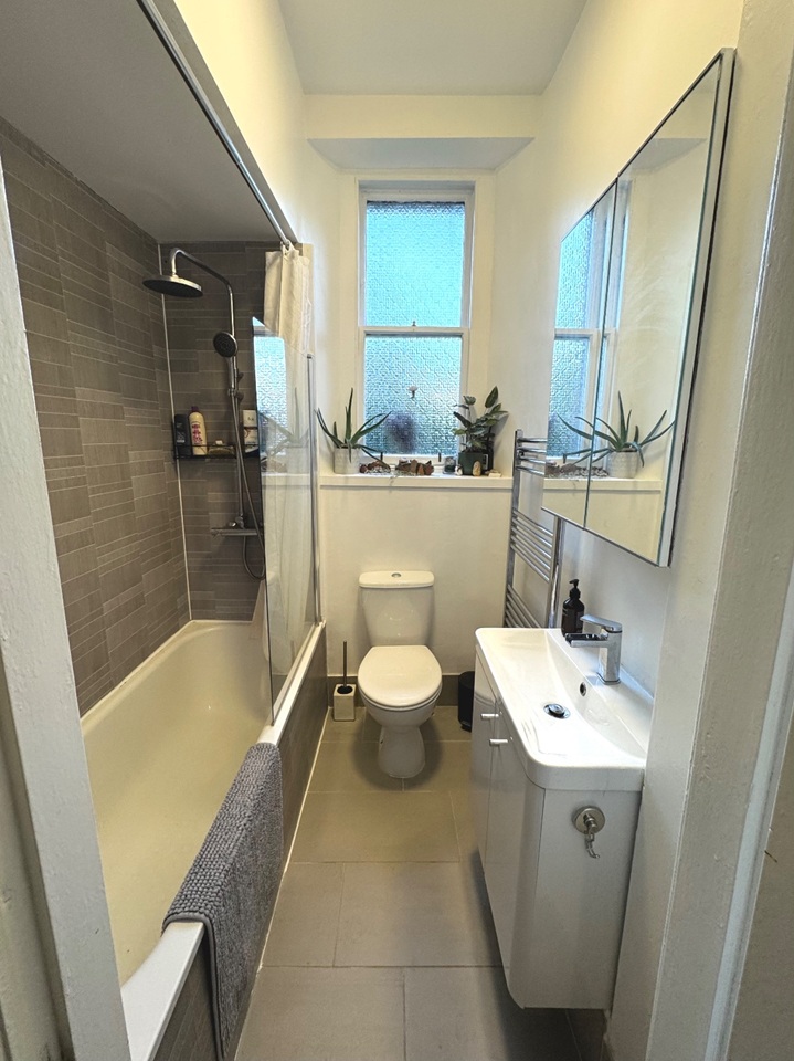 1 Bed Flat, Milton Street, EH8 photo 5