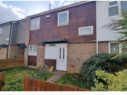 3 Bed Terraced House, Midfield Court, NN3