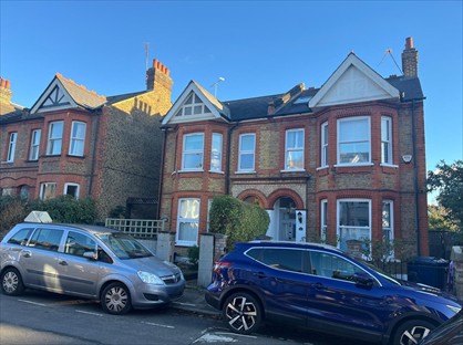 4 Bed Semi-Detached House, Oaklands Road, W7