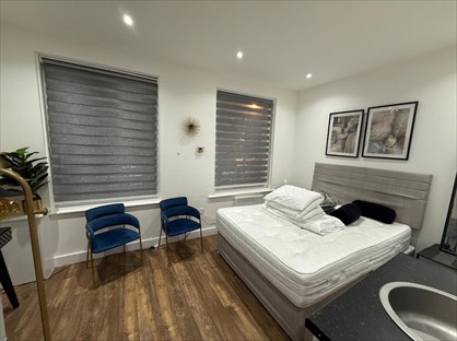 Studio Flat, Broadway, W13