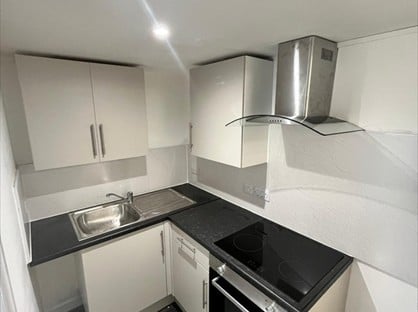 1 Bed Flat, South Western Terrace, BA20