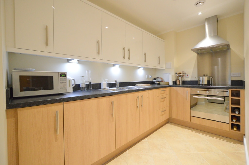 2 Bed Flat, Cubitt Apartments, SW11 photo 2