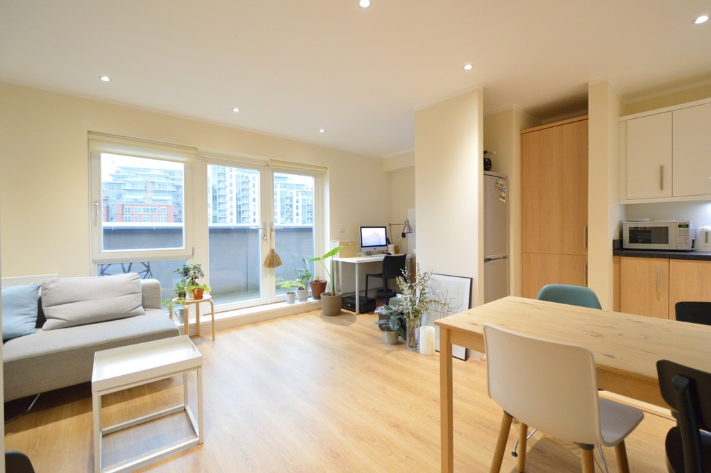 2 Bed Flat, Cubitt Apartments, SW11 photo 3