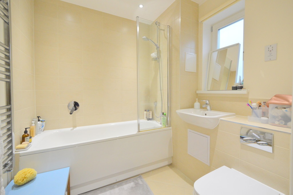 2 Bed Flat, Cubitt Apartments, SW11 photo 4