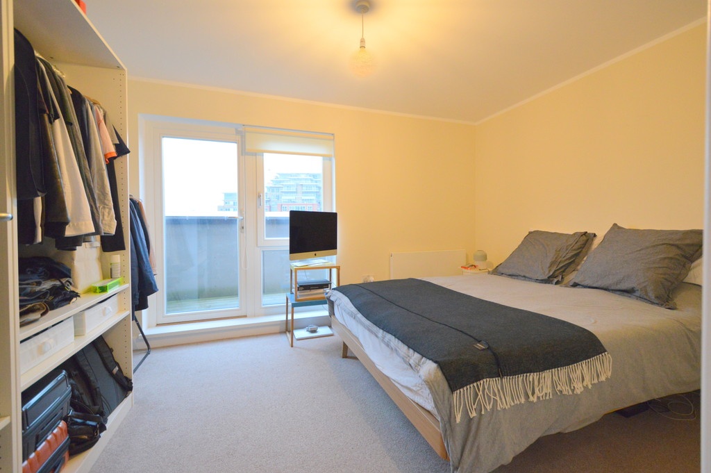 2 Bed Flat, Cubitt Apartments, SW11 photo 5