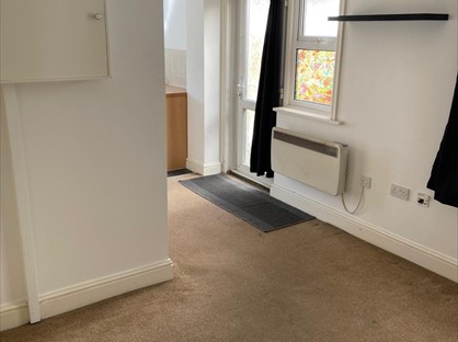 Studio Flat, Windsor Road, BH5