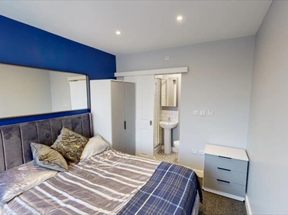 Room in a Shared House, New Lane, M30