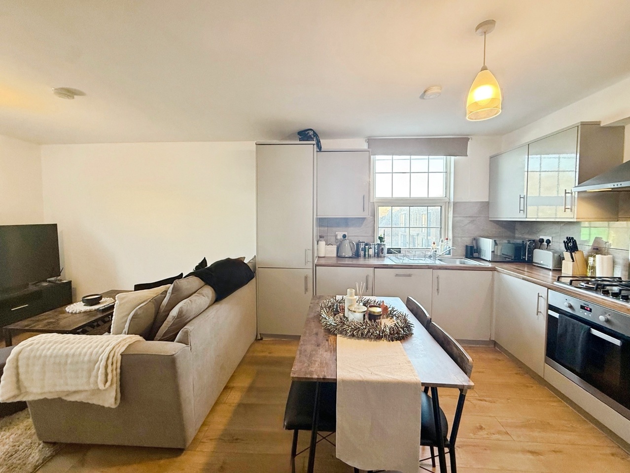 Sayers Common, Hassocks - 1 Bed Flat, London Road, BN6 - To Rent Now ...
