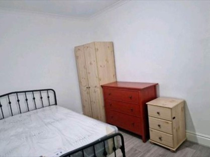 Room in a Shared House, Paget Road, IG1