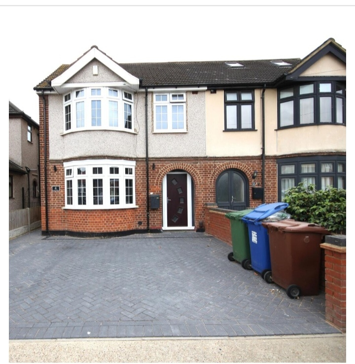 Grays - 3 Bed Semi-Detached House, Lander Road, RM17 - To Rent Now for ...