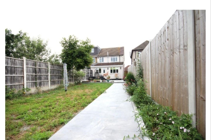 Grays - 3 Bed Semi-Detached House, Lander Road, RM17 - To Rent Now for ...