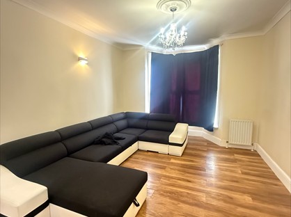 4 Bed Semi-Detached House, Hounslow, TW4