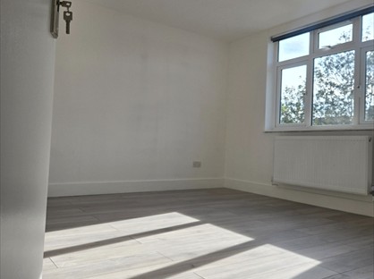 5 Bed Semi-Detached House, Lansdell Road, CR4