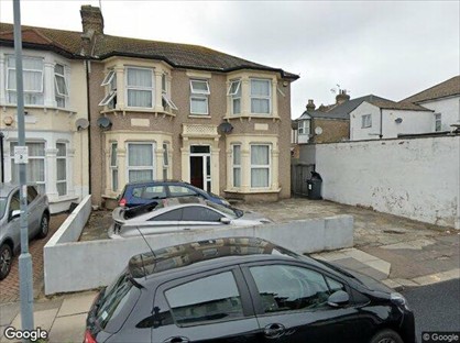 Room in a Shared House, Mayfair Avenue, IG1