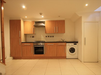 3 Bed Flat, Elias Place, SW8