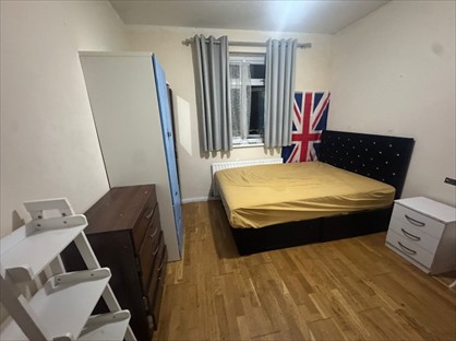 Room in a Shared House, Wood Lane, RM8