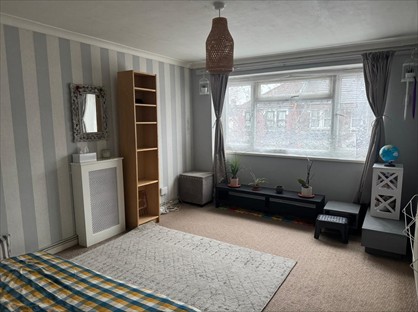 1 Bed Flat, Navarre Road, E6