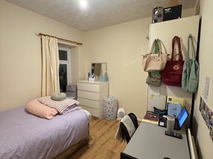 Room in a Shared House, Queen Street, CF37