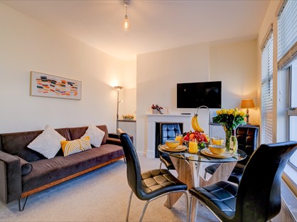 1 Bed Flat, Tradescant Road, SW8
