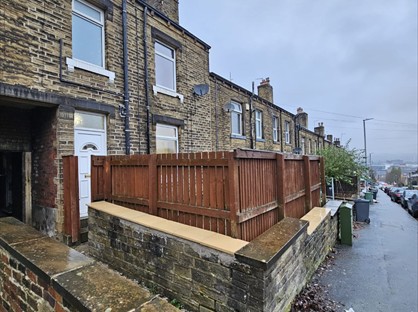 2 Bed Terraced House, Newsome Road, HD4