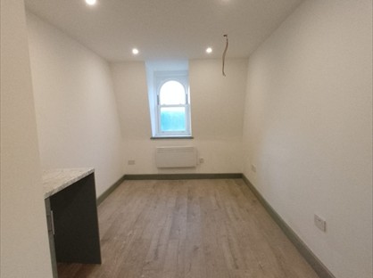 Studio Flat, Putney Hill, SW15