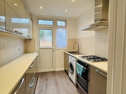 6 Bed Semi-Detached House, Sandringham Road, IG11