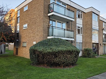 2 Bed Flat, Heston, TW5