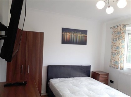 Room in a Shared Flat, Swanton Gardens, SW19