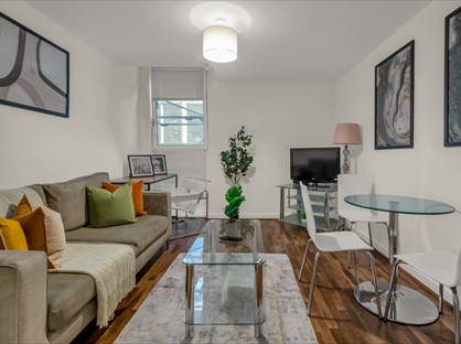 1 Bed Flat, Lamb's Passage, EC1Y