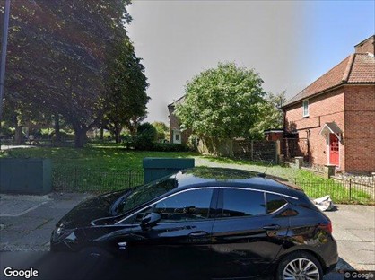 5 Bed Semi-Detached House, Hall Drive, W7