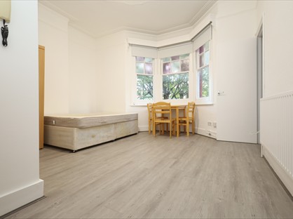 Studio Flat, Ferme Park Road, N8