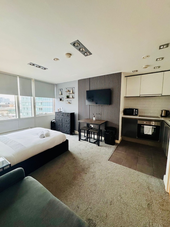 Additional image 2 of Studio Flat, Strand St, L1, N1 7GU