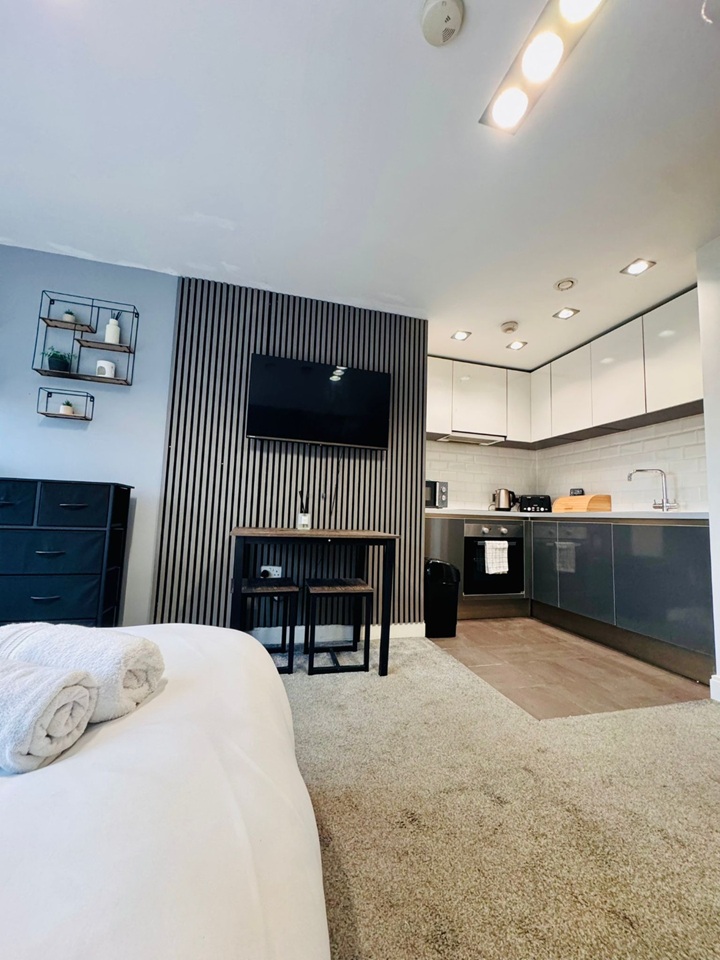 Additional image 3 of Studio Flat, Strand St, L1, N1 7GU