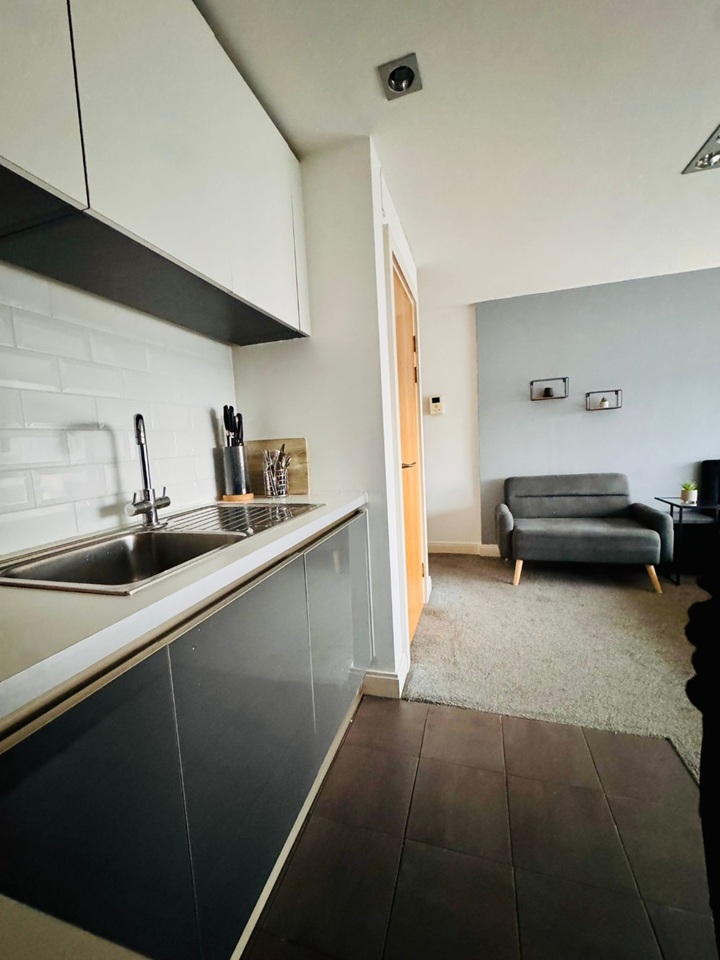 Additional image 5 of Studio Flat, Strand St, L1, N1 7GU