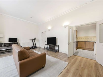 2 Bed Flat, Albert Terrace, NW1