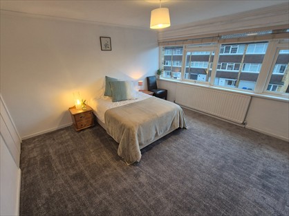 Room in a Shared House, Thurlton Court, GU21