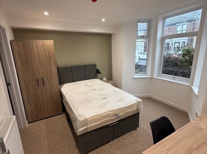 Room in a Shared House, School Road, B14