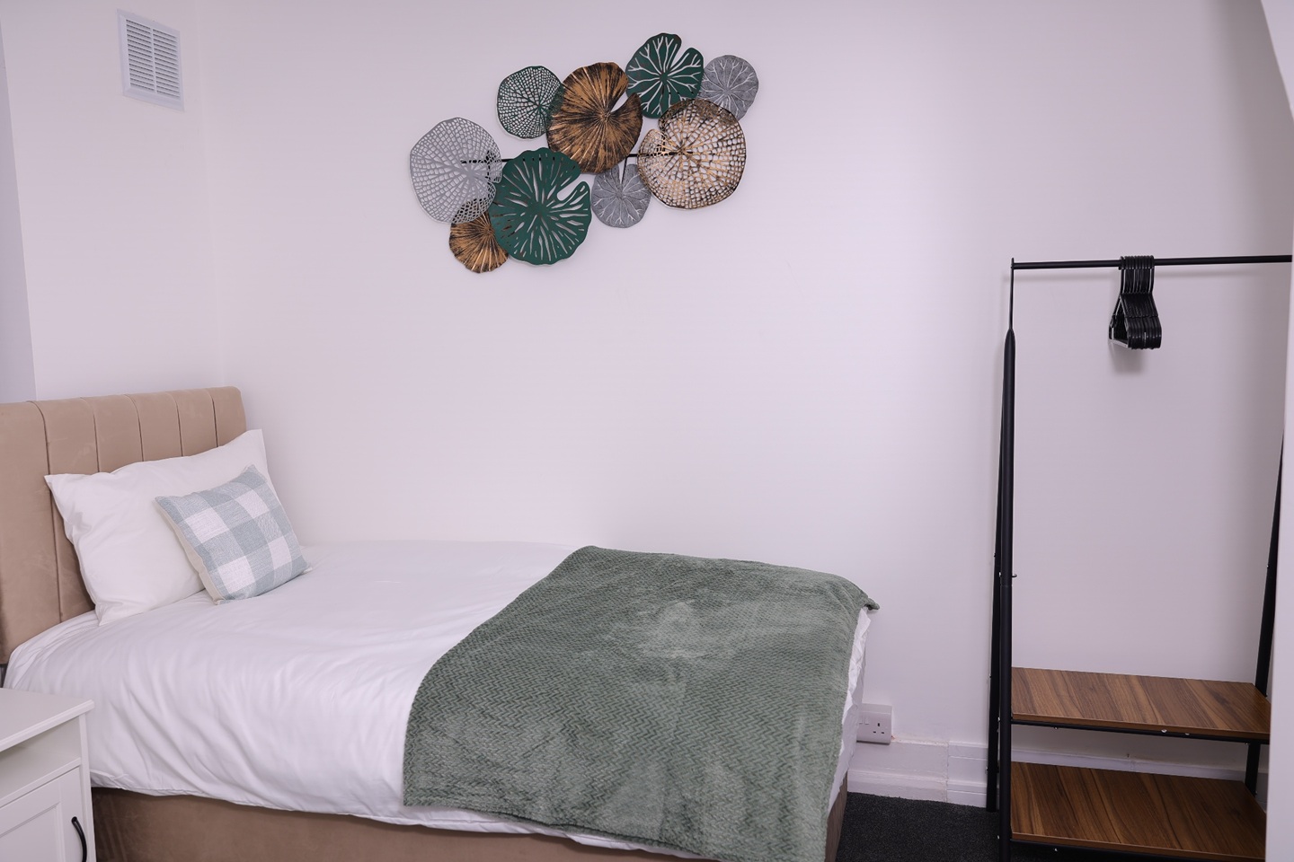 Additional image 17 of 4 Bed Semi-Detached House, Fully Furnished In North Leeds, LS17, N1 7GU