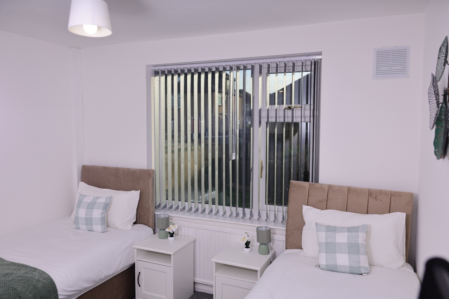 Additional image 19 of 4 Bed Semi-Detached House, Fully Furnished In North Leeds, LS17, N1 7GU