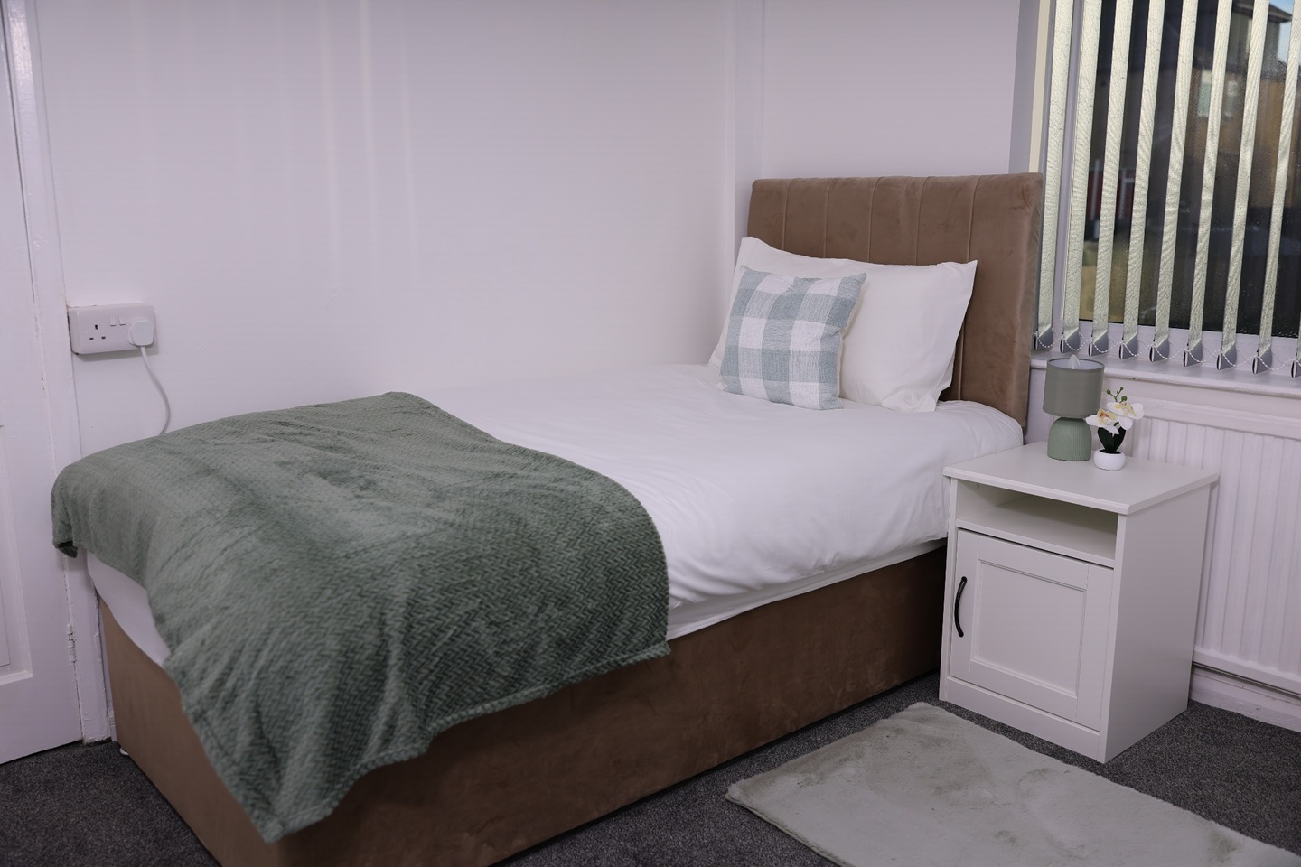 Additional image 21 of 4 Bed Semi-Detached House, Fully Furnished In North Leeds, LS17, N1 7GU