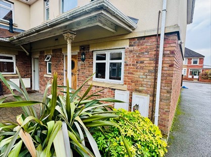 1 Bed Flat, Heath Court, CF14