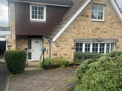 3 Bed Detached House, Holmcliffe Avenue, HD4