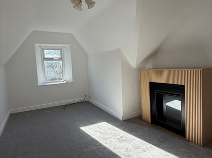 3 Bed Flat, St. Johns Road, SK17
