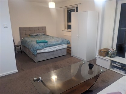 Room in a Shared House, Clover Drive, M7