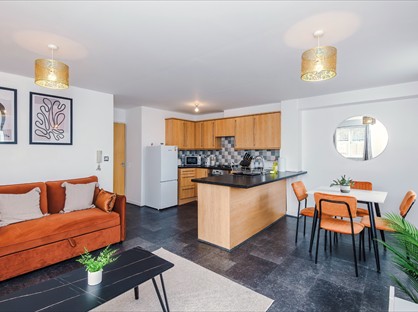 2 Bed Semi-Detached House, Hodson Place, L6