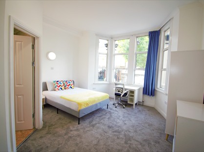 Room in a Shared House, Devonport Road, W12