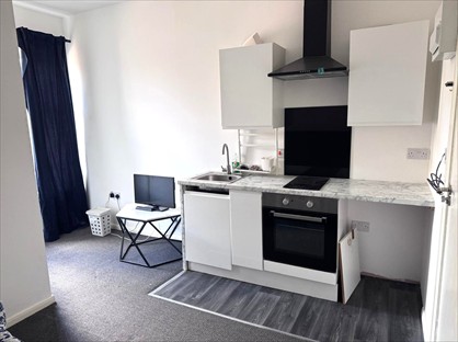 Studio Flat, Canal Bank, WN2